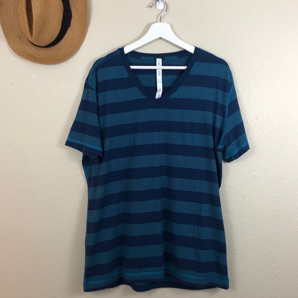 Men’s Lululemon V Neck Striped Tee - Picture 5 of 7